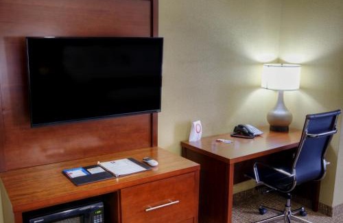 Plymouth Hotel | Comfort Suites Plymouth near US-30