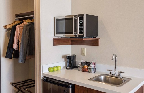 Springfield Hotel | Comfort Suites Springfield-Eugene