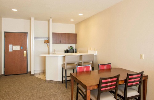Springfield Hotel | Comfort Suites Springfield-Eugene