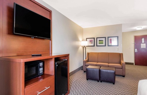 Tuscaloosa Hotel | Comfort Suites Tuscaloosa near University