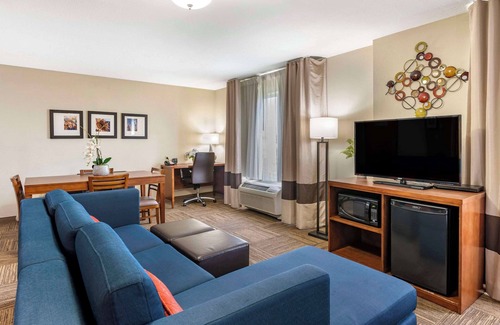 Urbana Hotel | Comfort Suites Urbana Champaign, University Area