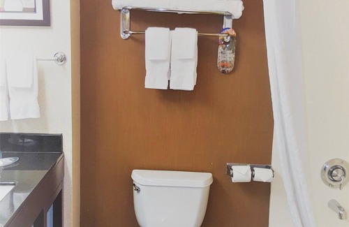 Clovis Hotel | Comfort Suites