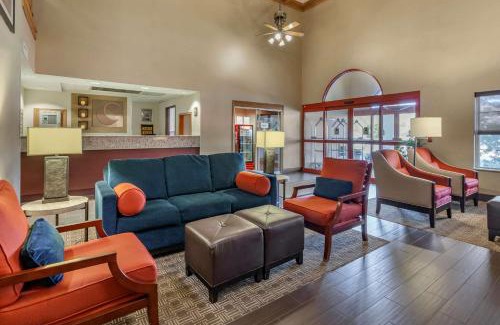 Marquette Hotel | Comfort Suites