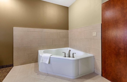 Marquette Hotel | Comfort Suites