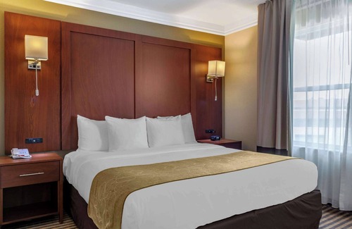 Visalia Hotel | Comfort Suites Visalia Convention Center