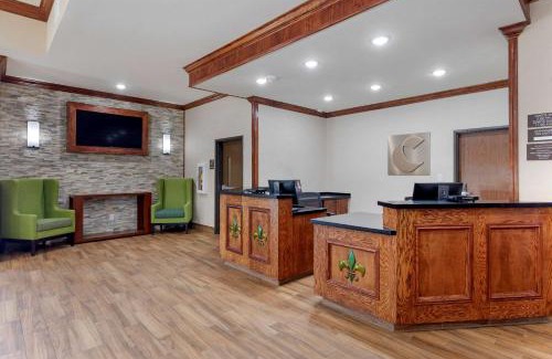 Claiborne Hotel | Comfort Suites West Monroe near Ike Hamilton Expo Center