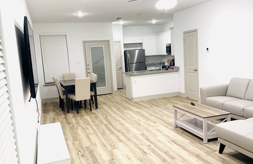 San Antonio Hotel | Comfort townhouse: A Cozy Home near SeaWorld & Lackland AFB in San Antonio