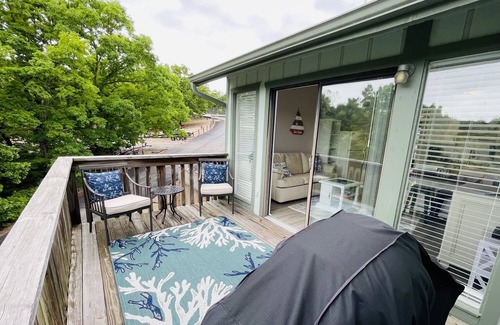 Lake Ozark Condo | Comfortable and affordable condo in four seasons. Monthly Discount Available.