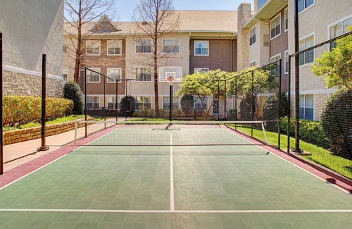 Livonia Hotel | Comfort & Value! 3 Studio Queen Rooms w/Kitchen, Pets Are Welcome