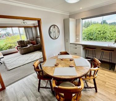 Invercargill City Centre House | Comfort & Warmth at Stag Lodge Near Queens Park