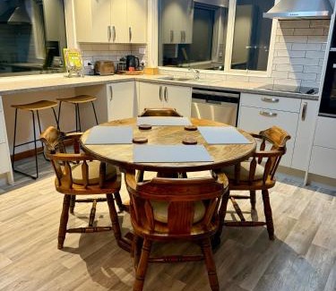 Invercargill City Centre House | Comfort & Warmth at Stag Lodge Near Queens Park
