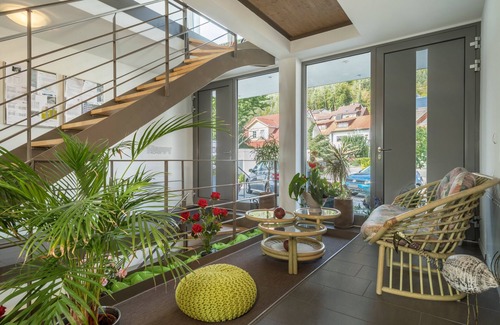 Sipplingen Apartment | Comfortable Apartment "Lavendel" with Terrace, Balcony, Lake View, Wi-Fi & TV