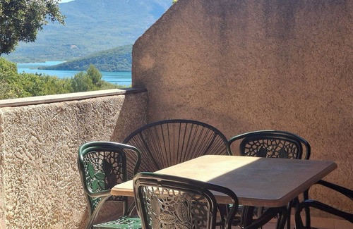 Sainte-Croix-du-Verdon Apartment | Comfortable apartment with large terrace and lake view