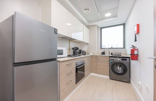 Business Bay Apartment | Comfortable 1-Bedroom Apartment With Bright Living Room in Business Bay