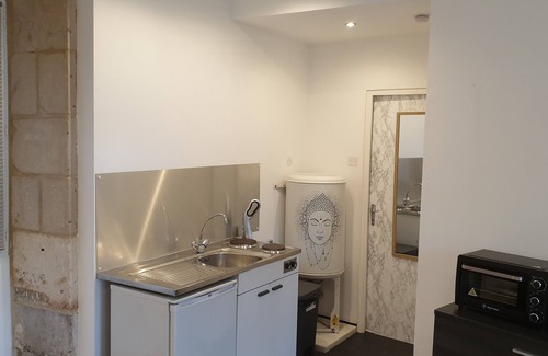 Chasseneuil-du-Poitou Apartment | Comfortable Studio 3 Min from Futuroscope – Ideal for 5 People with Wi-Fi and Parking