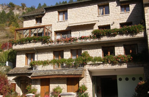 Sainte-Enimie Apartment | Comfortable cottage - view on Tarn