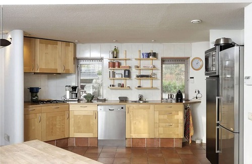 Midlaren House | Comfortabele Woning aan het Water met Hottub en Houtkachel