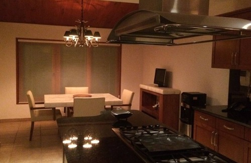 Ciudad Lopez Mateos House | Comfortable Bedroom 1, King size bed, private bathroom and Smart TV 50"