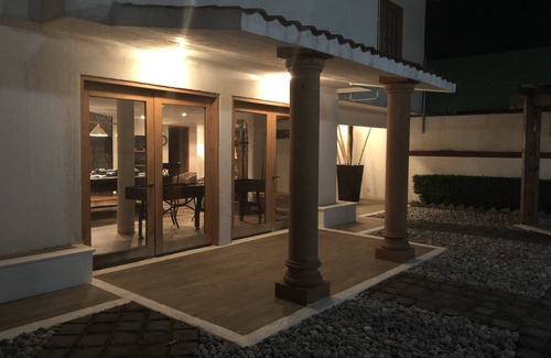 Ciudad Lopez Mateos House | Comfortable Bedroom 1, King size bed, private bathroom and Smart TV 50"
