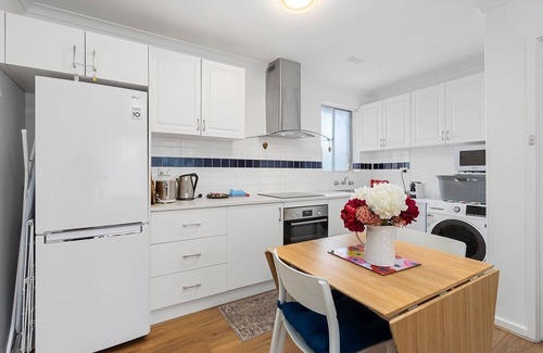 Lyons Apartment | Comfortable 1-Bed Retreat Near Canberra City