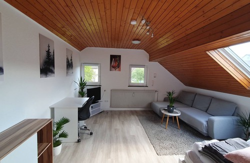 Deisslingen Apartment | Comfortable 1-room apartment (Trade fair/Test tower/Near conference hotel/Neckar)