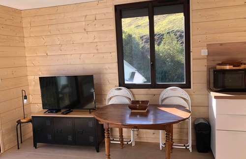 Gouaux-de-Larboust Apartment | Comfortable 1BR in Agudes with elevator and equipped kitchen