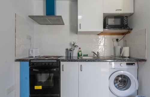 Basildon Apartment | Comfortable 2 Bed Apartment Pass the Keys