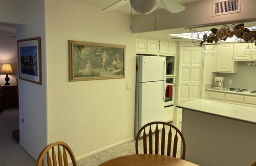 Bullhead City Condo | Comfortable 2 Bed/2 Bath Condo on the River with Private Marina!