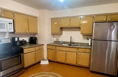 North Chicago House | Comfortable 2 bedroom house near Great Lakes Navy Base ideal for families
