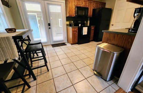 Pine Mountain Valley Cabin | Comfortable 2 Bedroom Cabin - 3 min to Roosevelt State Park. WIFI & Self Checkin