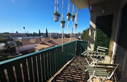 Old San Leandro Apartment | Comfortable 2-bedroom corporate apartment with AC, WiFi in peaceful San Leandro