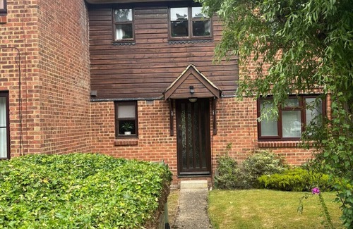 Bracknell Ski Chalet | Comfortable 2 Bedroom House in Bracknell