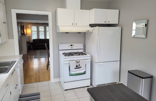 Phinney Ridge House | Comfortable 2-bedroom, 2 decks, walking neighborhood, & minutes to downtown.