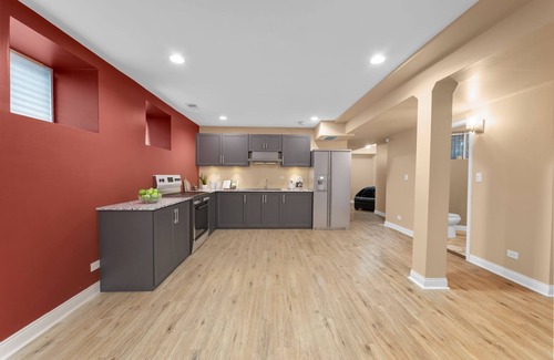 Grand Boulevard Apartment | Comfortable 2-bedroom apartment in phenomenal Chicago