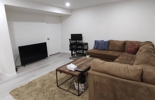 Southwest Calgary House | Comfortable 2 Bedroom Basement Suite in SW Calgary