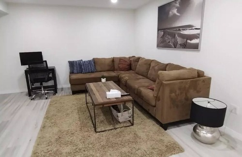 Southwest Calgary House | Comfortable 2 Bedroom Basement Suite in SW Calgary