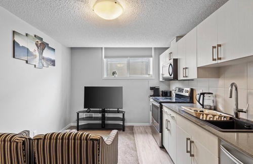 Southwest Edmonton Apartment | Comfortable 2-Bedroom, 2-Bath Bsmt Suite with En-Suite - Windermere Edmonton