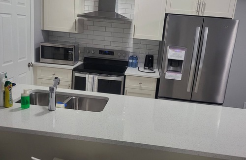 Kitchener Condo | Comfortable 2-Bedroom, 2-Bathroom Apartment in Kitchener - Perfect for everyone!