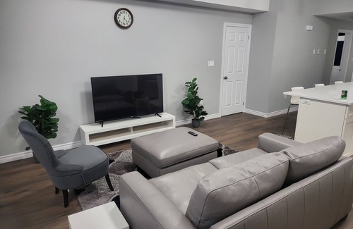 Kitchener Condo | Comfortable 2-Bedroom, 2-Bathroom Apartment in Kitchener - Perfect for everyone!