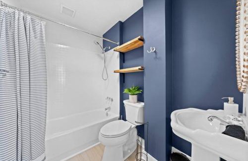 Detroit - Shoreway House | Comfortable 2-Bedroom House In Cleveland 1330
