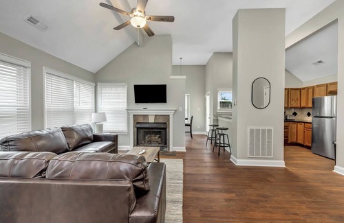Madison House | Comfortable 2 Bedroom Home Near Research Park