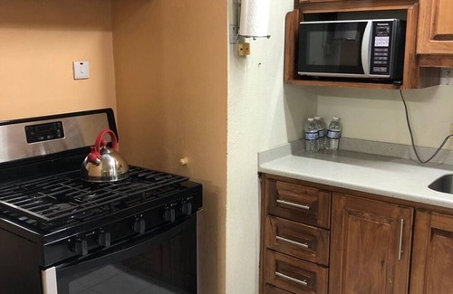 Camperdown House | Comfortable 2-bedroom townhouse in Oaklands, WiF, Wall Fans, AC in bedrooms, etc