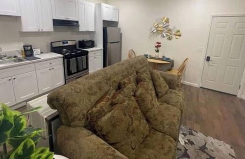 Riverside House | Comfortable 2 bedroom getaway, fast wifi