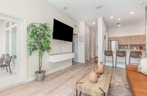 Florida Center Apartment | Comfortable 2BR Mins to Universal & More