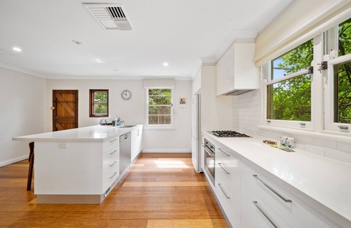 Narrabundah House | Comfortable 3-Bed Haven Near Canberra Attractions