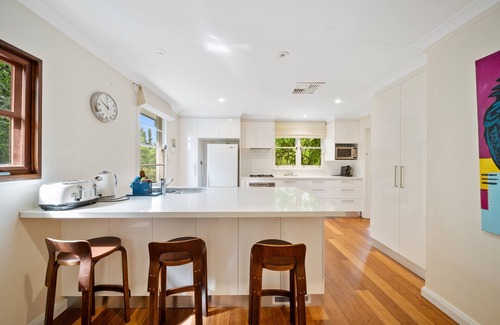 Narrabundah House | Comfortable 3-Bed Haven Near Canberra Attractions