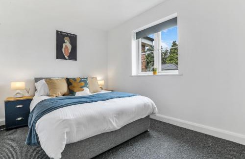 Newbold Coleorton Apartment | Comfortable 3-Bed Dormer Bungalow Family & Business Friendly