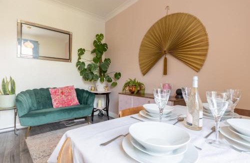 Southend-on-Sea House | Comfortable 3 bed near Southend Pass the Keys