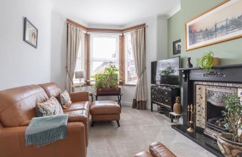 Southend-on-Sea House | Comfortable 3 bed near Southend Pass the Keys