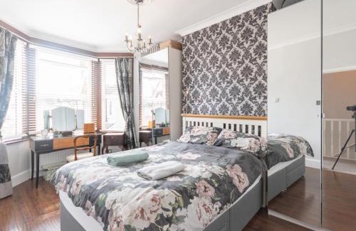 Southend-on-Sea House | Comfortable 3 bed near Southend Pass the Keys